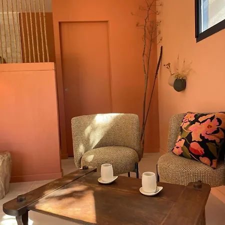 Les Petites Maisons Bed & Breakfast Sotta