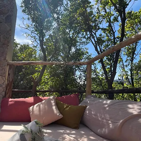 Les Petites Maisons 4* Sotta