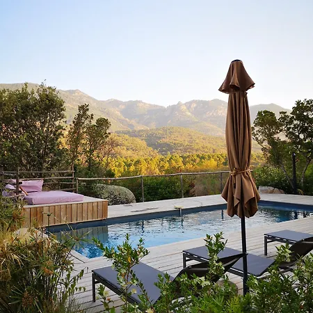 Les Petites Maisons 4*