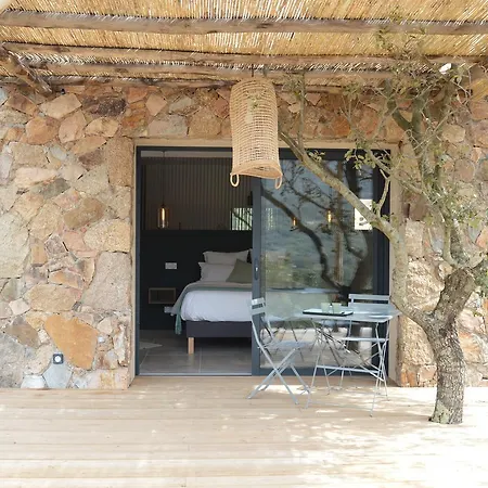 Les Petites Maisons Bed & Breakfast Sotta