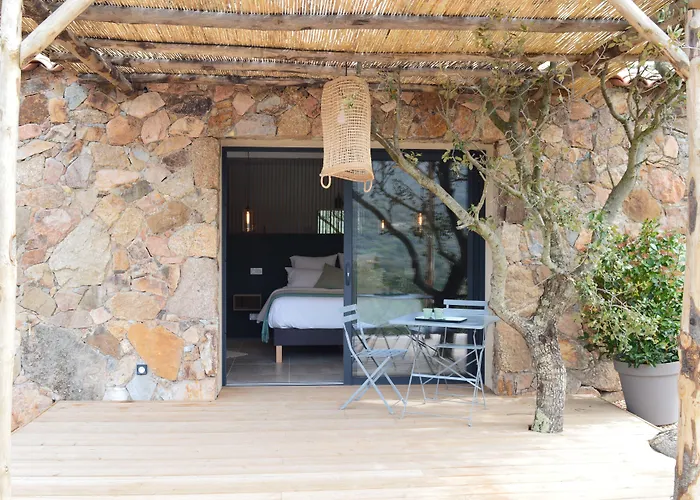 Les Petites Maisons 4* 索塔