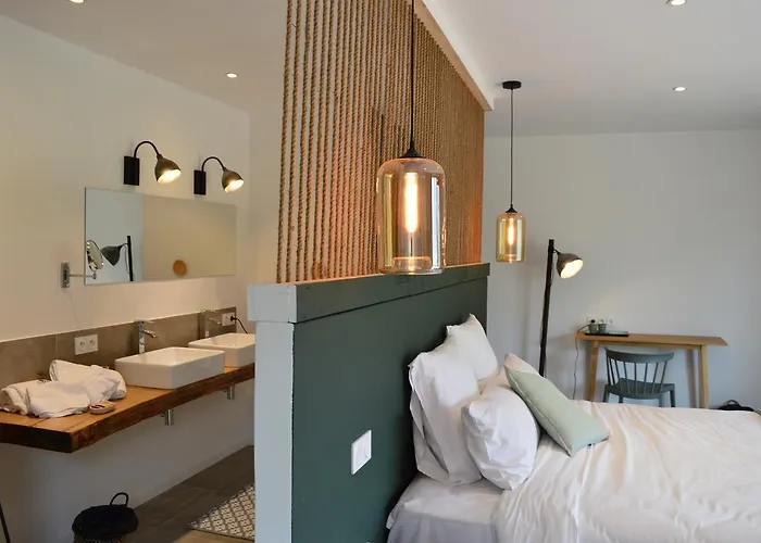 Les Petites Maisons 住宿加早餐酒店 4*