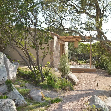 Les Petites Maisons Oda ve Kahvaltı Sotta