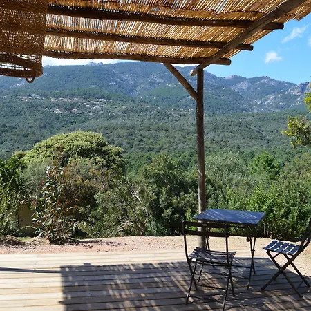 Oda ve Kahvaltı Les Petites Maisons Sotta