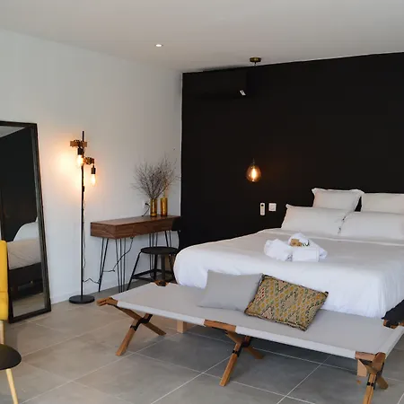 Les Petites Maisons 4*