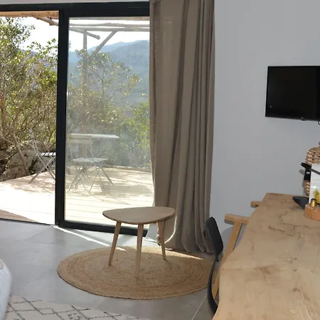 Les Petites Maisons ベッド・アンド・ブレックファスト 4*
