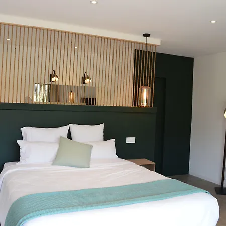 Les Petites Maisons 4* ソエッタ