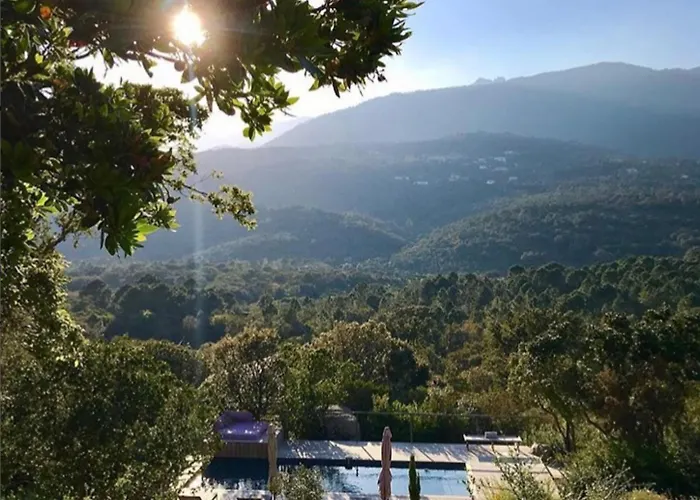 לינה וארוחת בוקר Les Petites Maisons