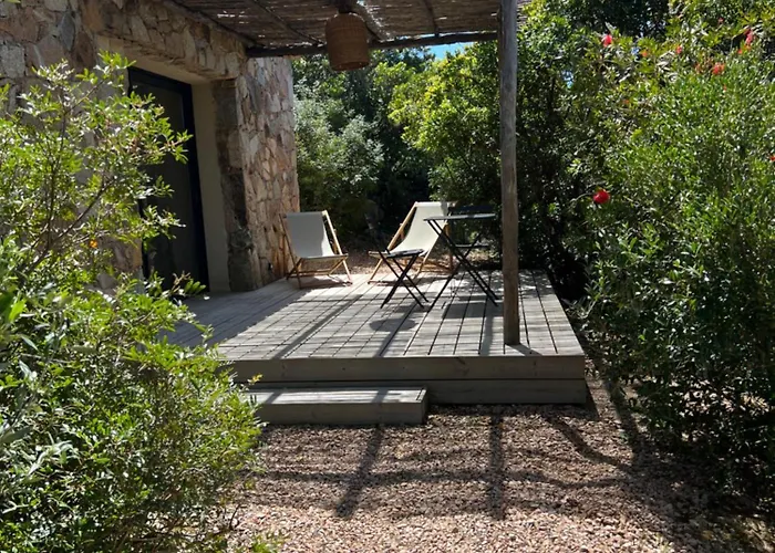 Les Petites Maisons Couette-café 4*