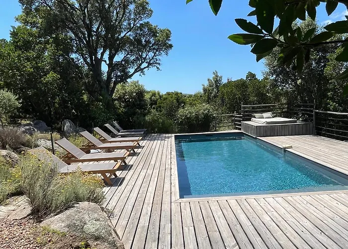 לינה וארוחת בוקר Les Petites Maisons 4*