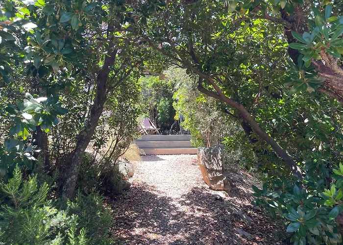 לינה וארוחת בוקר Les Petites Maisons