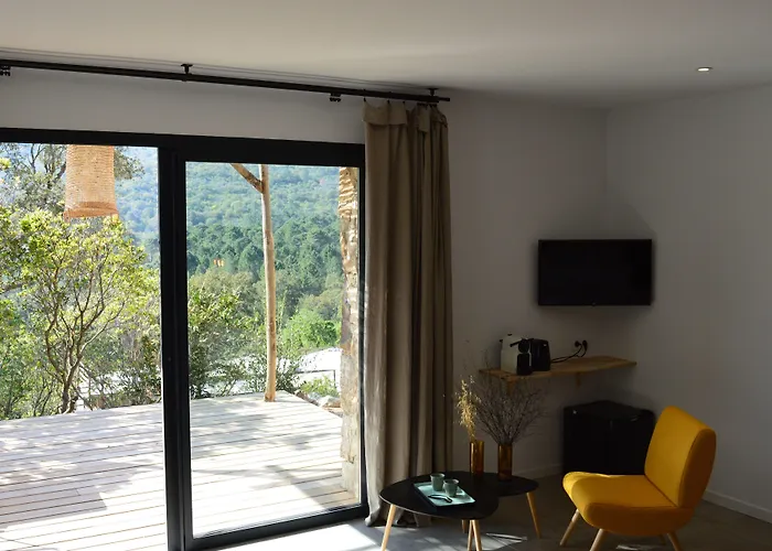 לינה וארוחת בוקר Les Petites Maisons סוטה