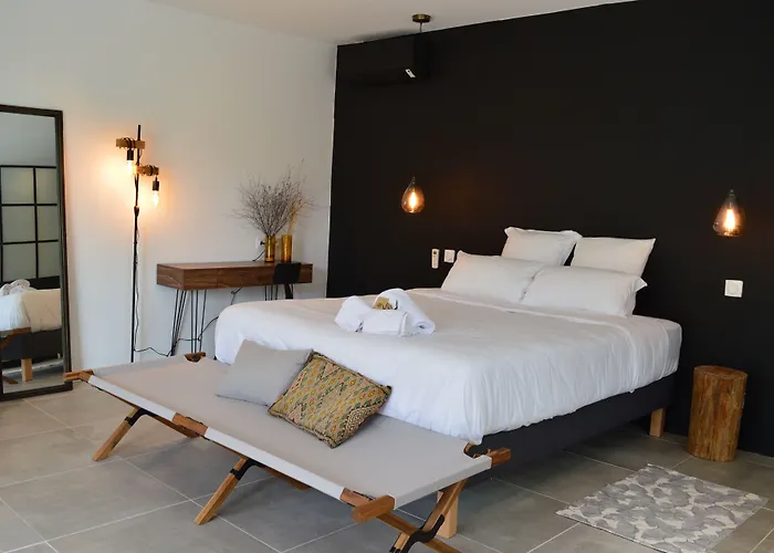 Couette-café Les Petites Maisons 4*