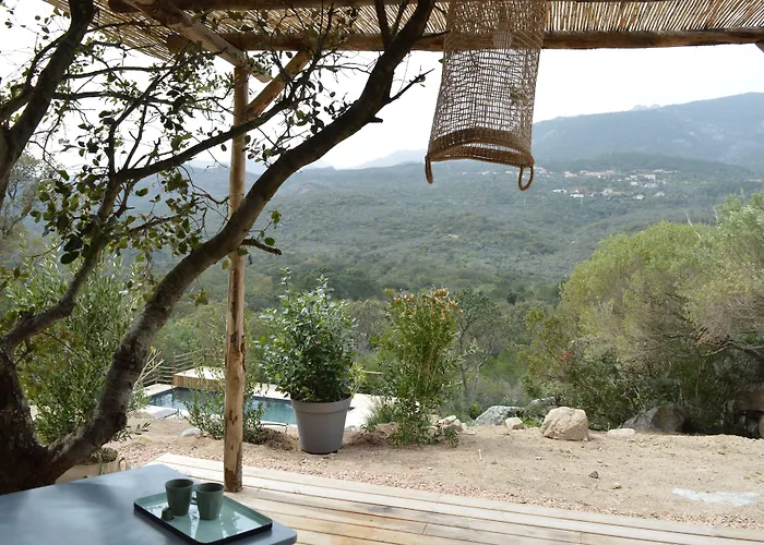 לינה וארוחת בוקר Les Petites Maisons סוטה