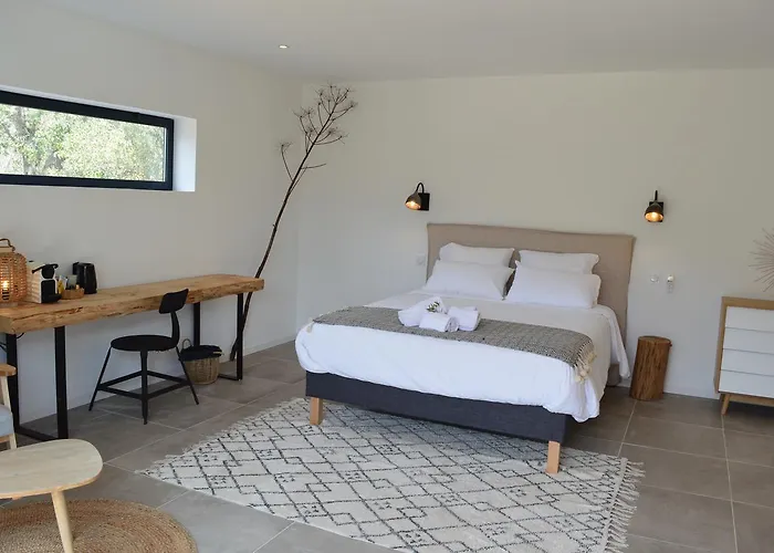 Les Petites Maisons Oda ve Kahvaltı 4*
