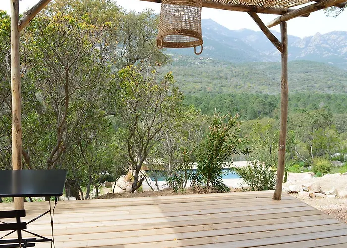 Les Petites Maisons לינה וארוחת בוקר