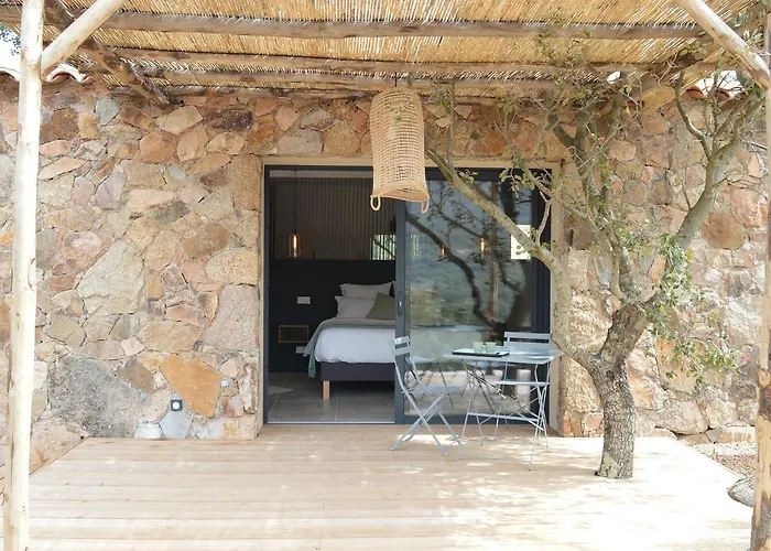 Les Petites Maisons לינה וארוחת בוקר סוטה